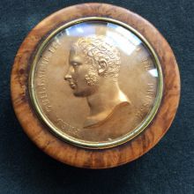 Dose aus Maserholz Medaille vergoldet Friedrich Wilhelm III 1